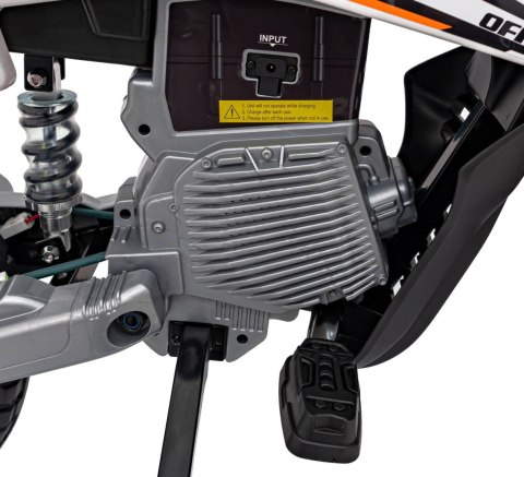 Motor PANTONE 361C na akumulator dla dzieci Pomarańczowy + Panel audio + Wolny Start + Koła EVA Motor PANTONE 361C na akumulator dla dzieci Pomarańczowy + Panel audio + Wolny Start + Koła EVA
