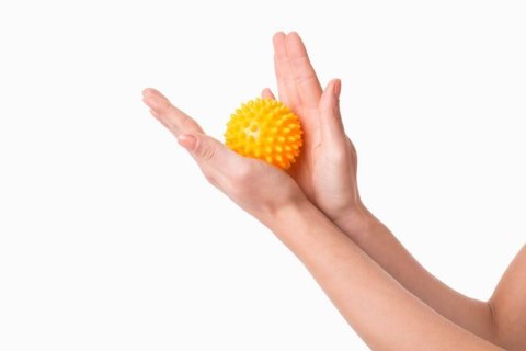 412 Piłka sensoryczna do masażu i rehabilitacji 6,6cm. żółty 412 Piłka sensoryczna do masażu i rehabilitacji 6,6cm. żółty